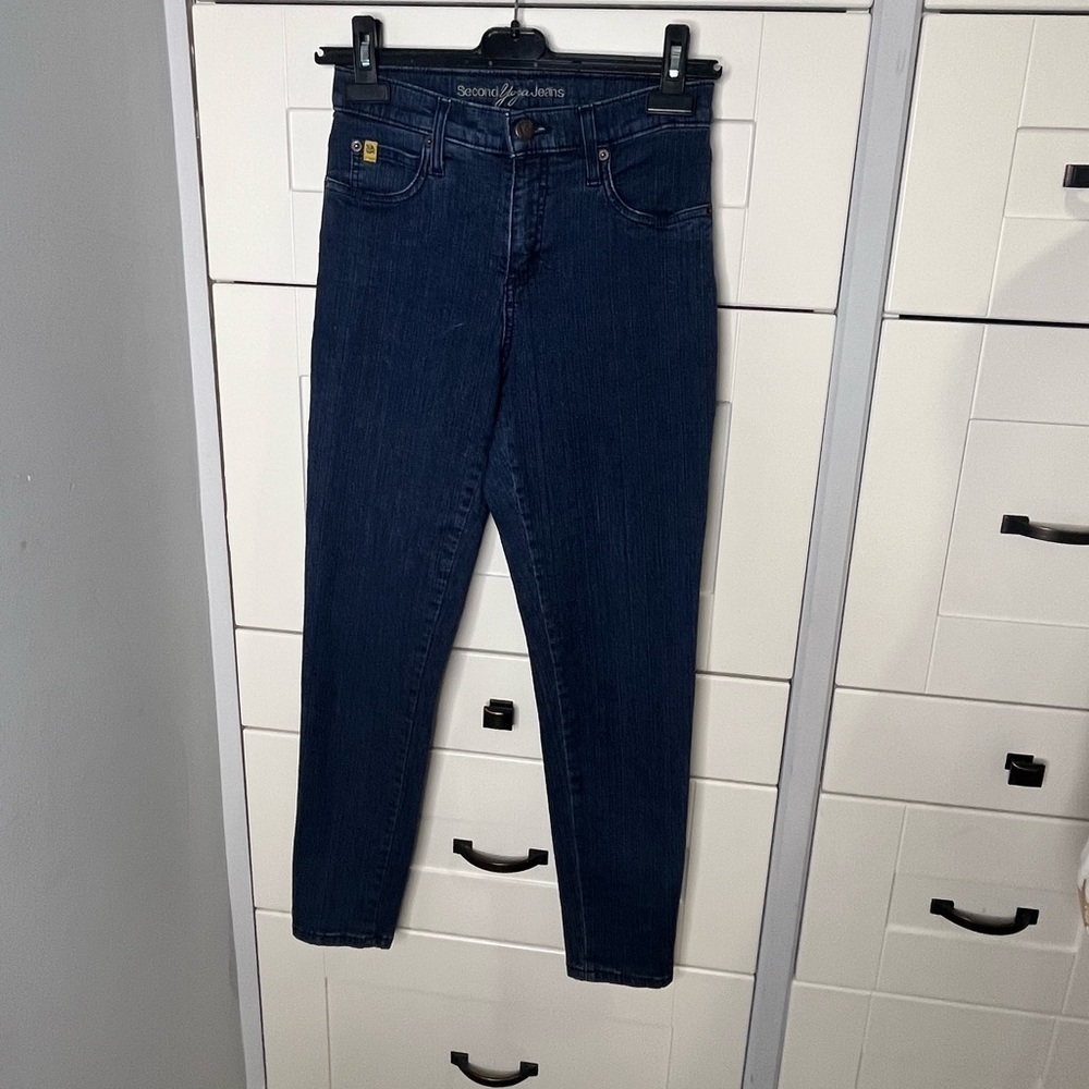 Second yoga jeans. Size 26. Stretch. Dark wash. Skinny leg.